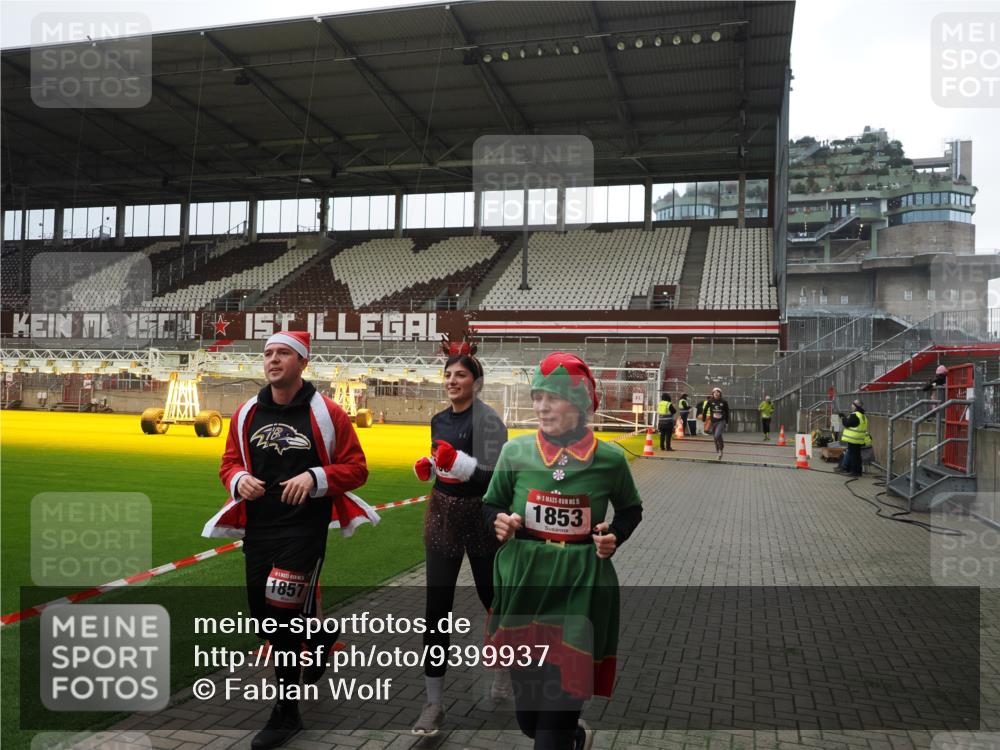07.12.2025 - St. Pauli X-Mass-Run No. 15 Fabian Wolf http://msf.ph/oto/9399937 07.12.2025 11:03:54 Ziel 222, 297, 505, 514, 719, 1853, 1857, 1860 meine-sportfotos.de
