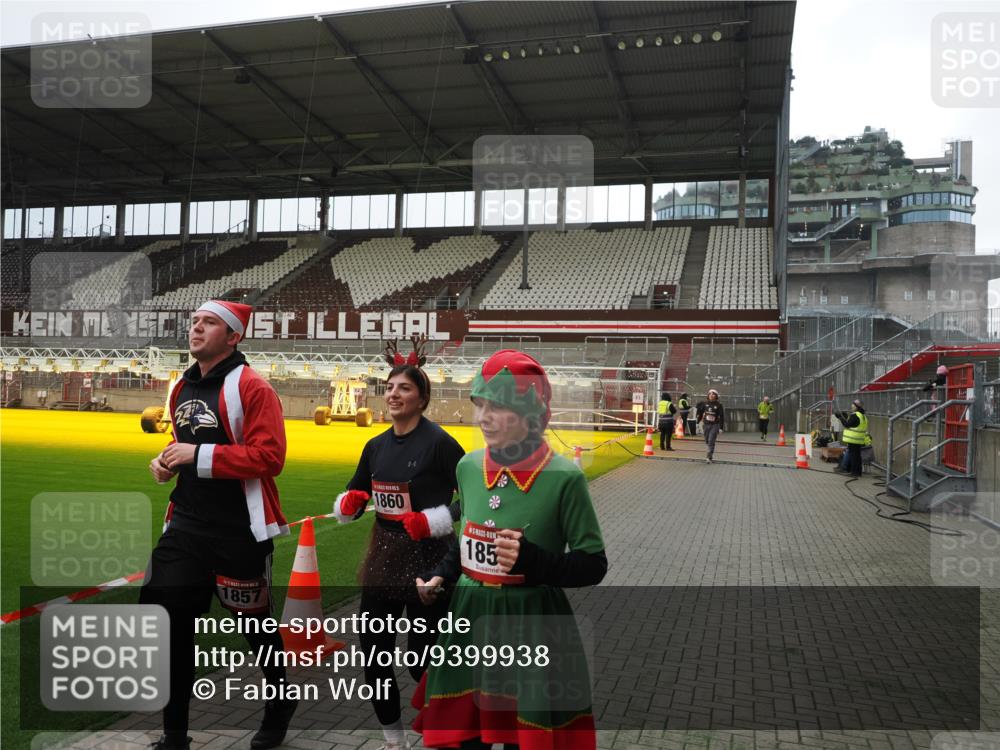 07.12.2025 - St. Pauli X-Mass-Run No. 15 Fabian Wolf http://msf.ph/oto/9399938 07.12.2025 11:03:54 Ziel 222, 297, 505, 514, 719, 1853, 1857, 1860 meine-sportfotos.de
