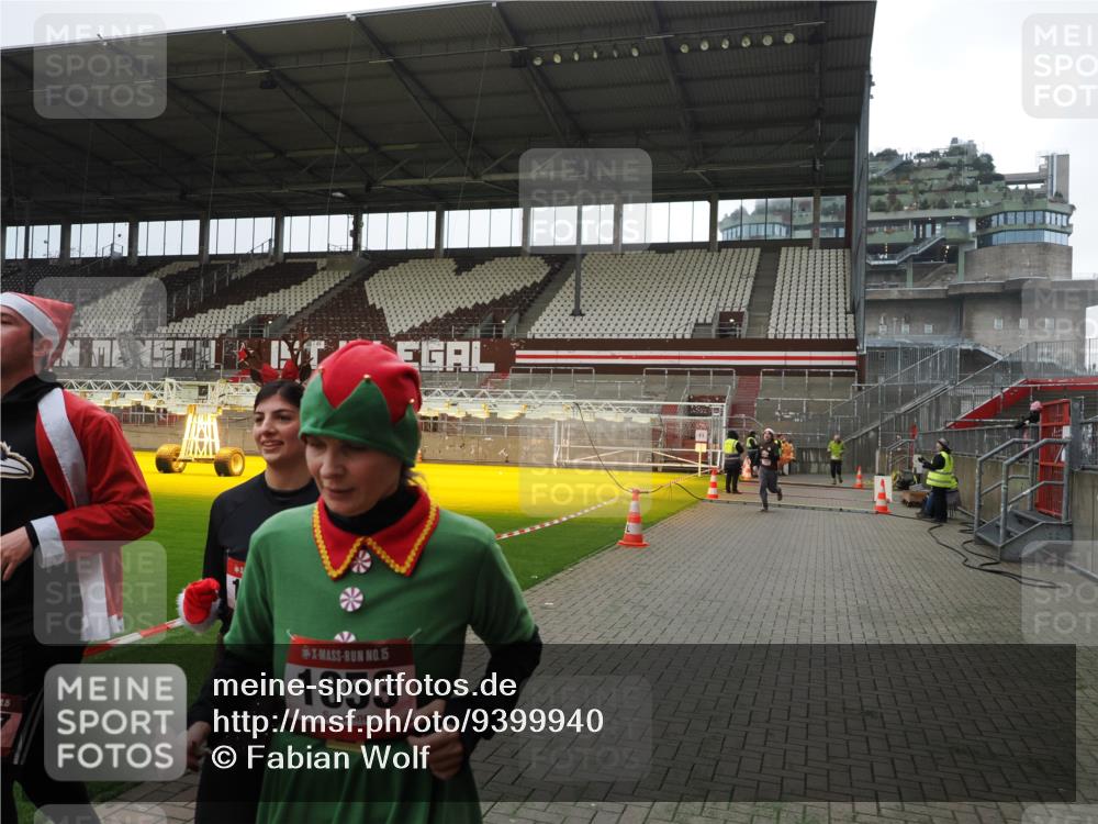 07.12.2025 - St. Pauli X-Mass-Run No. 15 Fabian Wolf http://msf.ph/oto/9399940 07.12.2025 11:03:55 Ziel 222, 297, 505, 514, 719, 1853, 1857, 1860 meine-sportfotos.de