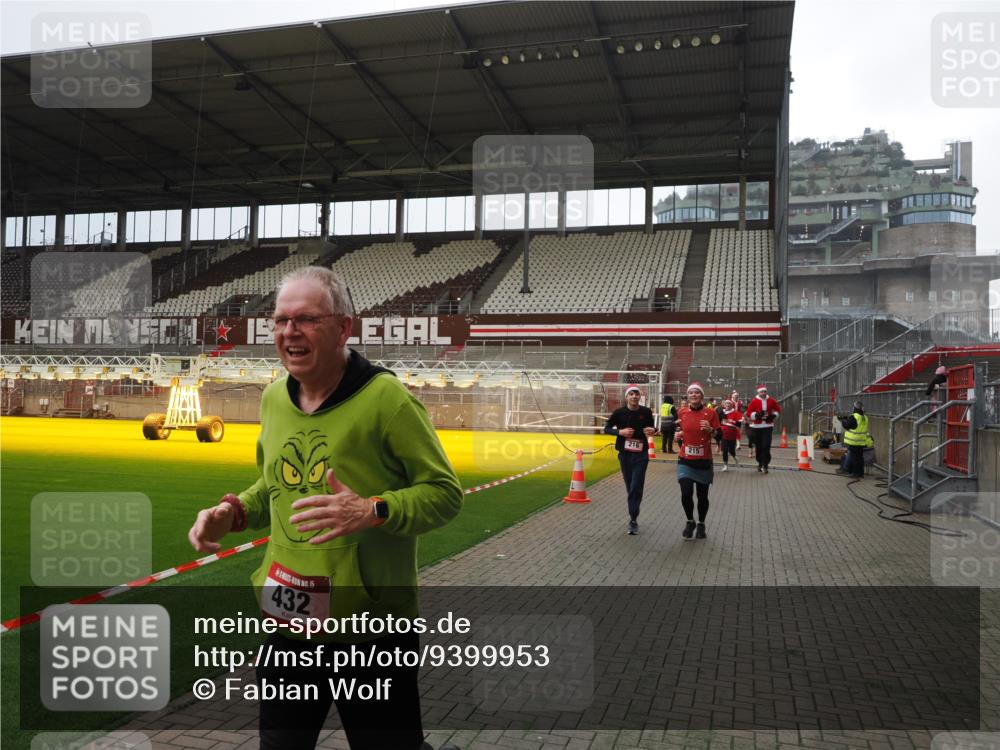 07.12.2025 - St. Pauli X-Mass-Run No. 15 Fabian Wolf http://msf.ph/oto/9399953 07.12.2025 11:04:06 Ziel 215, 216, 222, 432, 734, 764, 1200, 1854, 1856, 1860 meine-sportfotos.de