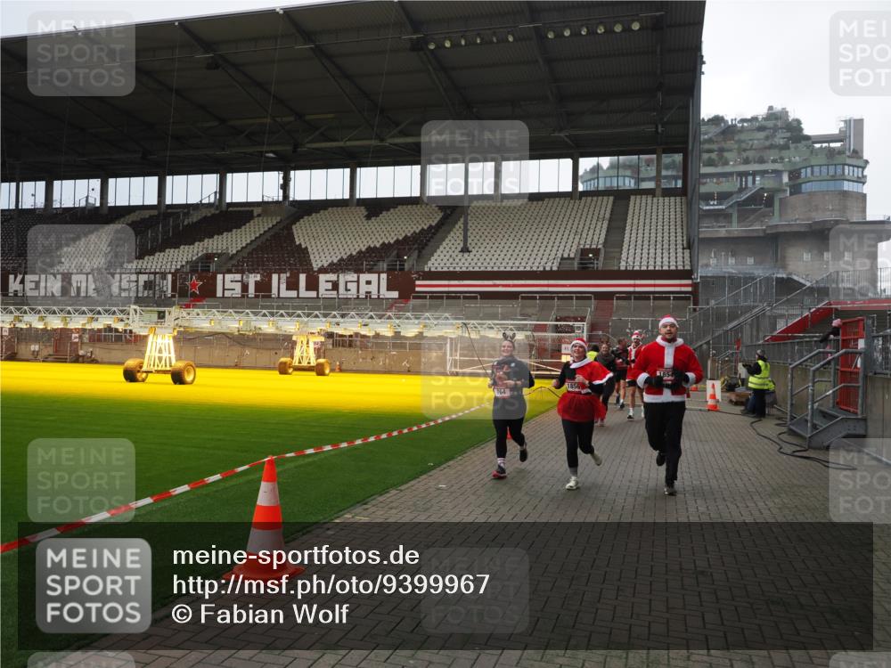 07.12.2025 - St. Pauli X-Mass-Run No. 15 Fabian Wolf http://msf.ph/oto/9399967 07.12.2025 11:04:10 Ziel 215, 216, 222, 432, 734, 764, 1200, 1252, 1254, 1401, 1695, 1854, 1856 meine-sportfotos.de