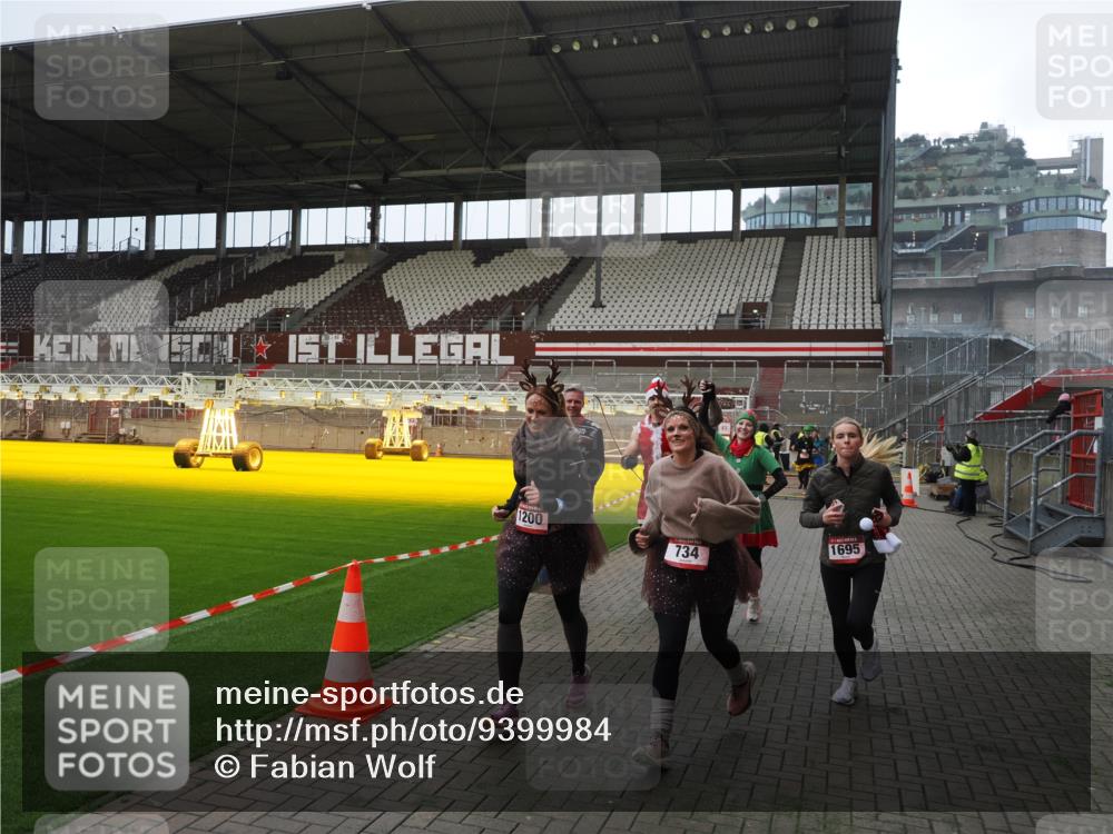 07.12.2025 - St. Pauli X-Mass-Run No. 15 Fabian Wolf http://msf.ph/oto/9399984 07.12.2025 11:04:14 Ziel 126, 215, 216, 285, 305, 432, 734, 764, 1200, 1252, 1254, 1401, 1695, 1852, 1854, 1856 meine-sportfotos.de