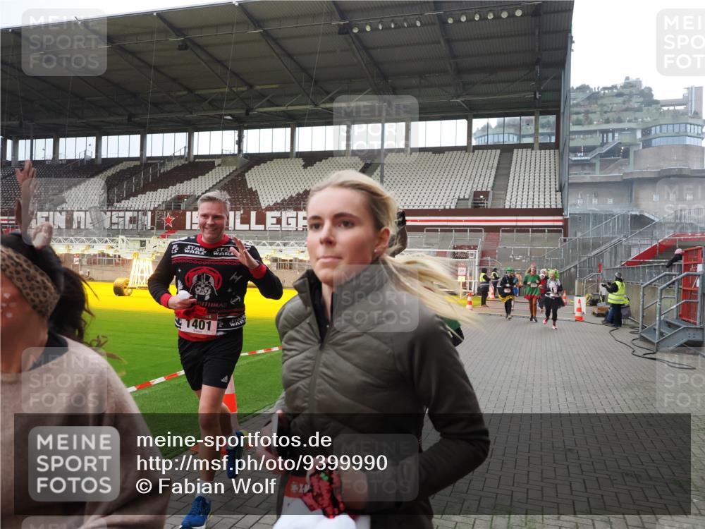 07.12.2025 - St. Pauli X-Mass-Run No. 15 Fabian Wolf http://msf.ph/oto/9399990 07.12.2025 11:04:15 Ziel 126, 215, 216, 285, 305, 432, 734, 740, 764, 1200, 1252, 1254, 1401, 1695, 1766, 1769, 1852, 1854, 1856 meine-sportfotos.de