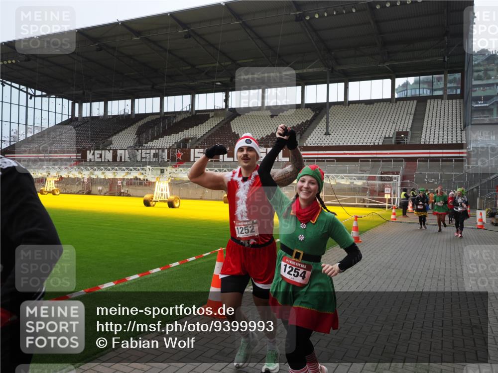 07.12.2025 - St. Pauli X-Mass-Run No. 15 Fabian Wolf http://msf.ph/oto/9399993 07.12.2025 11:04:16 Ziel 126, 215, 216, 285, 305, 432, 734, 740, 764, 1200, 1252, 1254, 1401, 1695, 1766, 1769, 1852, 1854, 1856 meine-sportfotos.de
