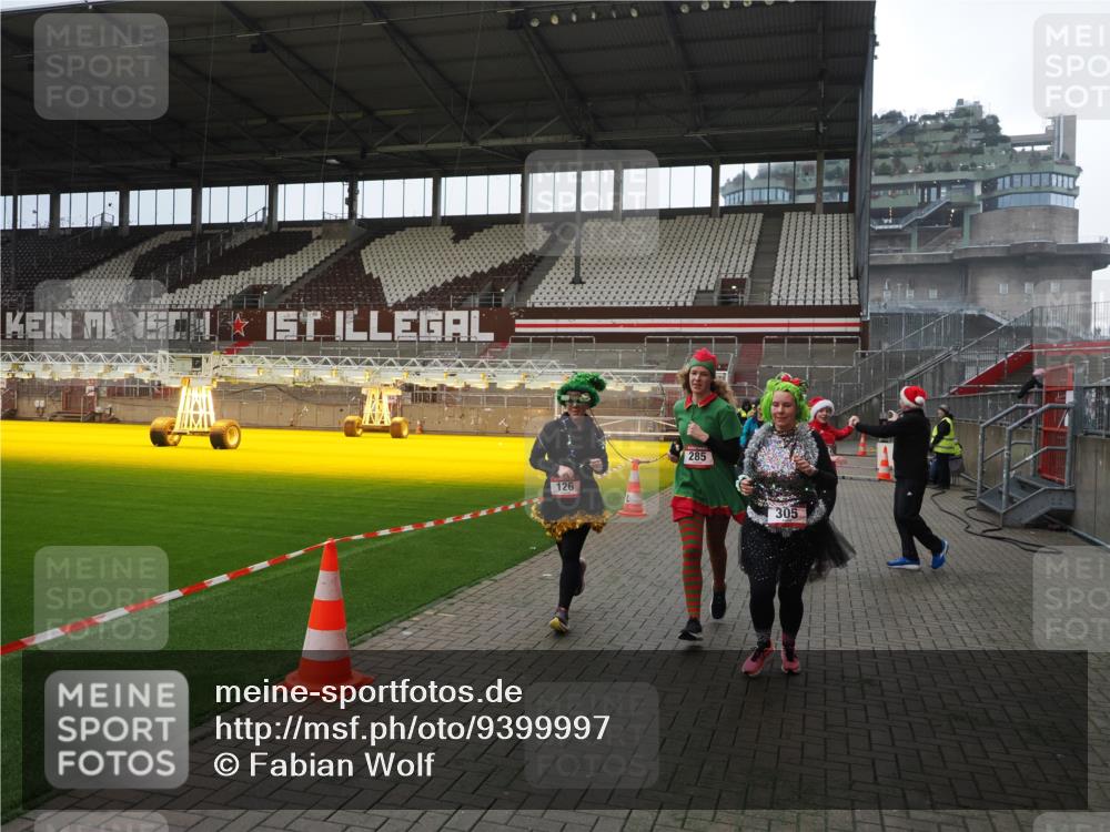 07.12.2025 - St. Pauli X-Mass-Run No. 15 Fabian Wolf http://msf.ph/oto/9399997 07.12.2025 11:04:20 Ziel 126, 215, 216, 285, 305, 700, 702, 734, 740, 764, 1200, 1252, 1254, 1401, 1695, 1766, 1769, 1852, 1854, 1856 meine-sportfotos.de