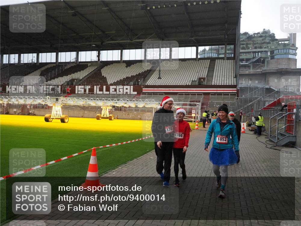 07.12.2025 - St. Pauli X-Mass-Run No. 15 Fabian Wolf http://msf.ph/oto/9400014 07.12.2025 11:04:28 Ziel 126, 285, 305, 700, 702, 740, 1401, 1695, 1766, 1769, 1852 meine-sportfotos.de