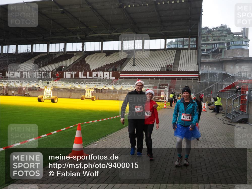 07.12.2025 - St. Pauli X-Mass-Run No. 15 Fabian Wolf http://msf.ph/oto/9400015 07.12.2025 11:04:29 Ziel 126, 285, 305, 700, 702, 740, 1643, 1766, 1769, 1852 meine-sportfotos.de