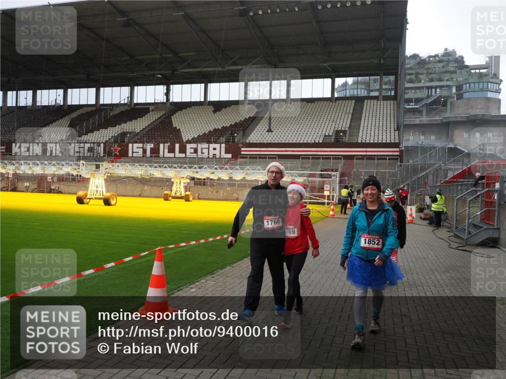 07.12.2025 - St. Pauli X-Mass-Run No. 15 Fabian Wolf http://msf.ph/oto/9400016 07.12.2025 11:04:29 Ziel 126, 285, 305, 700, 702, 740, 1643, 1766, 1769, 1852 meine-sportfotos.de