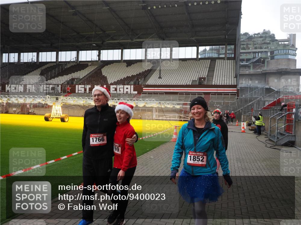07.12.2025 - St. Pauli X-Mass-Run No. 15 Fabian Wolf http://msf.ph/oto/9400023 07.12.2025 11:04:30 Ziel 126, 285, 305, 361, 395, 700, 702, 740, 1643, 1766, 1769, 1852 meine-sportfotos.de