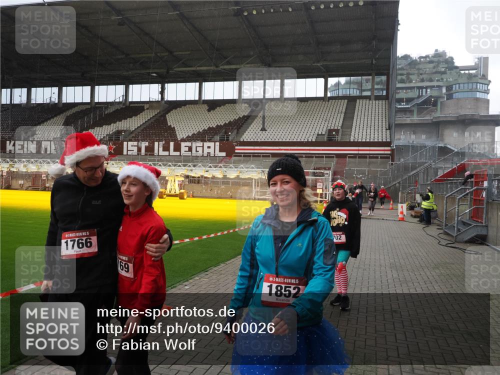 07.12.2025 - St. Pauli X-Mass-Run No. 15 Fabian Wolf http://msf.ph/oto/9400026 07.12.2025 11:04:31 Ziel 126, 285, 305, 361, 395, 700, 702, 740, 1643, 1766, 1769, 1852 meine-sportfotos.de