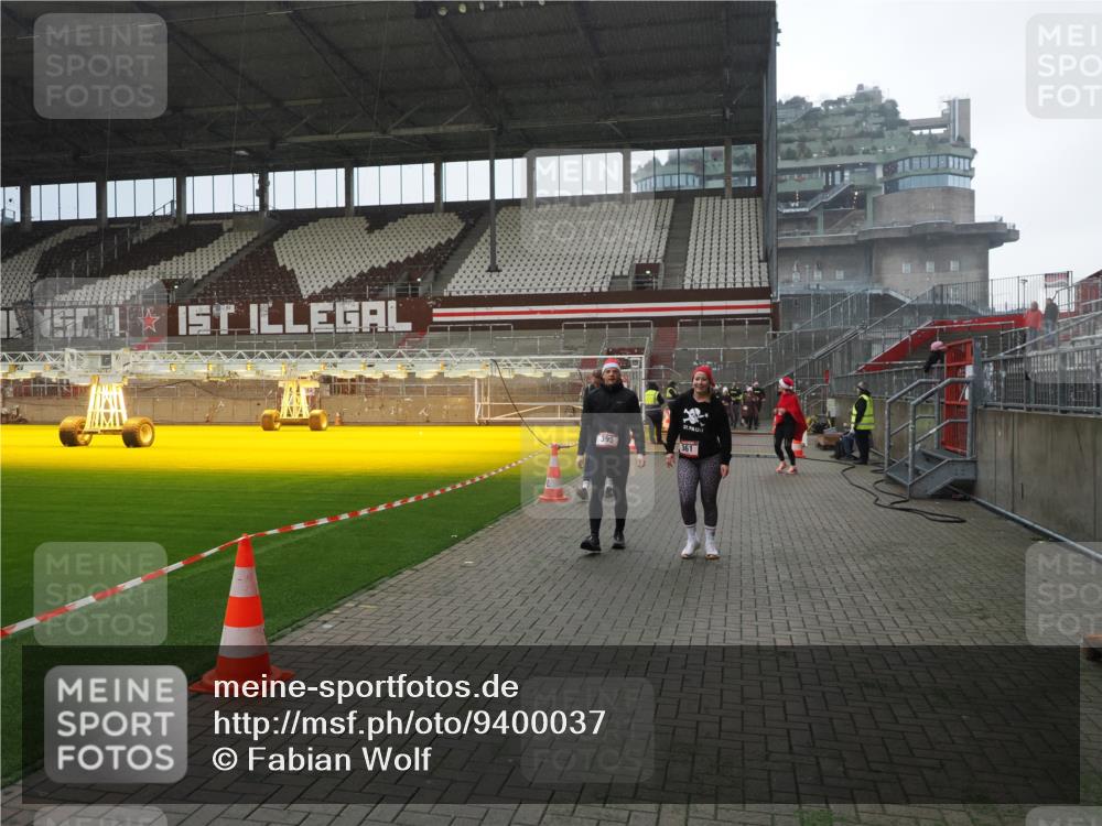 07.12.2025 - St. Pauli X-Mass-Run No. 15 Fabian Wolf http://msf.ph/oto/9400037 07.12.2025 11:04:37 Ziel 361, 395, 700, 702, 1643, 2791, 3719 meine-sportfotos.de