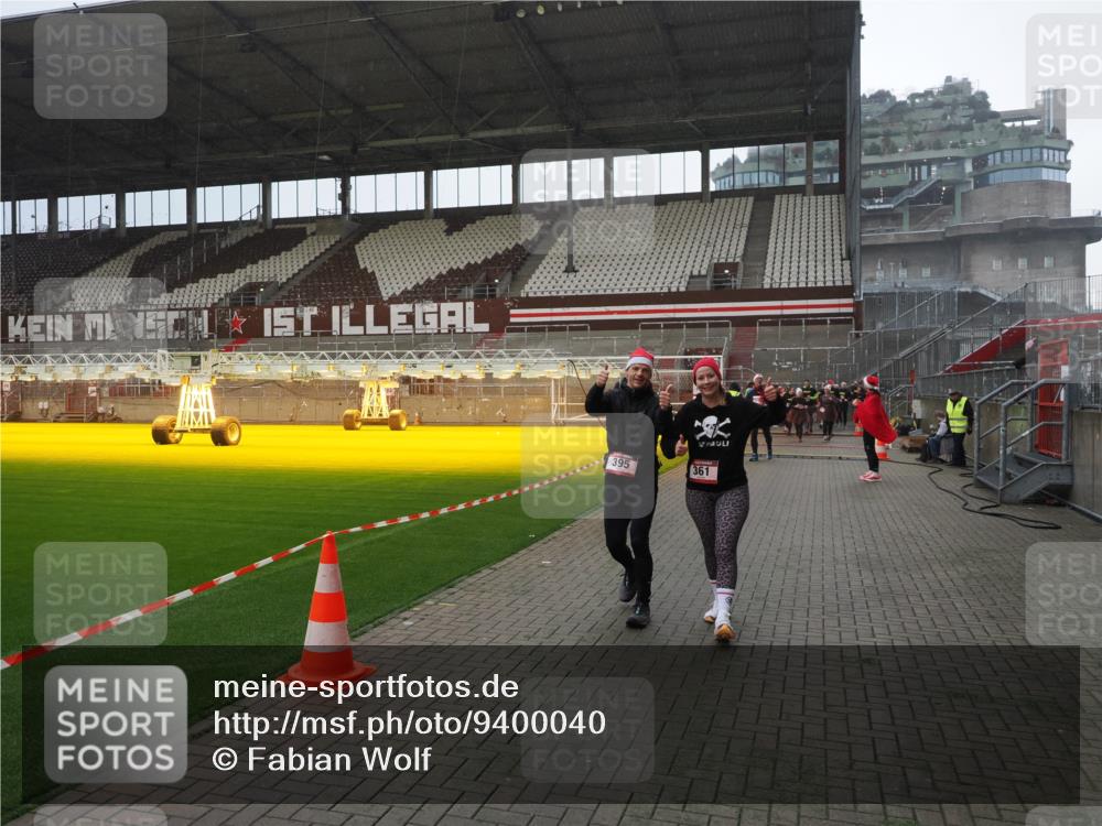 07.12.2025 - St. Pauli X-Mass-Run No. 15 Fabian Wolf http://msf.ph/oto/9400040 07.12.2025 11:04:38 Ziel 361, 395, 700, 702, 1643, 2791, 3719 meine-sportfotos.de