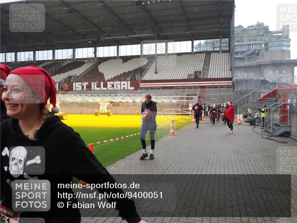07.12.2025 - St. Pauli X-Mass-Run No. 15 Fabian Wolf http://msf.ph/oto/9400051 07.12.2025 11:04:41 Ziel 33, 361, 395, 1643, 2791, 2919, 3719, 4561, 4563, 4565, 4570, 4571 meine-sportfotos.de