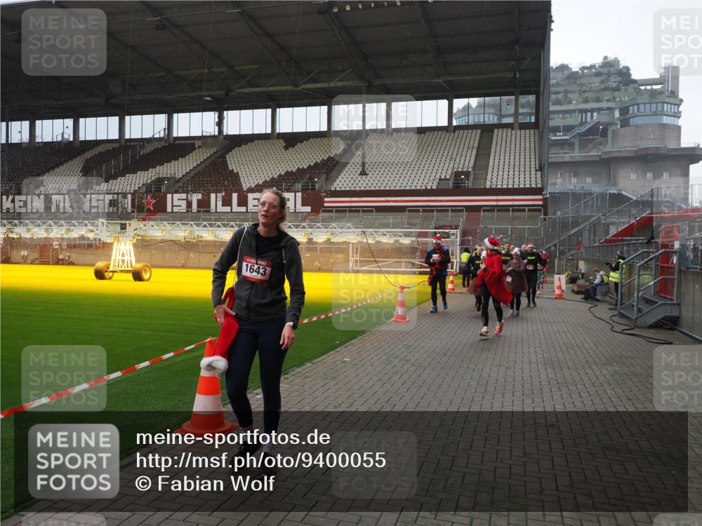 07.12.2025 - St. Pauli X-Mass-Run No. 15 Fabian Wolf http://msf.ph/oto/9400055 07.12.2025 11:04:44 Ziel 33, 361, 395, 1643, 2791, 2919, 3719, 4561, 4563, 4565, 4566, 4567, 4568, 4569, 4570, 4571, 4573, 4576, 4577, 4578 meine-sportfotos.de