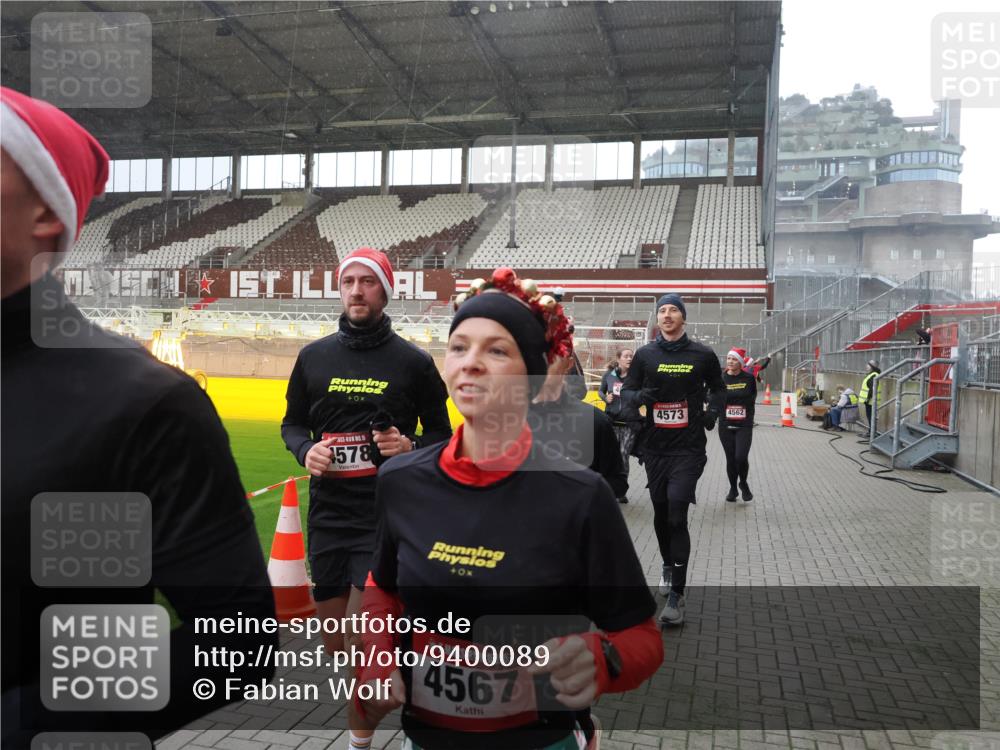 07.12.2025 - St. Pauli X-Mass-Run No. 15 Fabian Wolf http://msf.ph/oto/9400089 07.12.2025 11:04:52 Ziel 33, 117, 128, 1212, 1411, 2791, 2919, 3719, 4561, 4562, 4563, 4565, 4566, 4567, 4568, 4569, 4570, 4571, 4572, 4573, 4575, 4576, 4577, 4578 meine-sportfotos.de