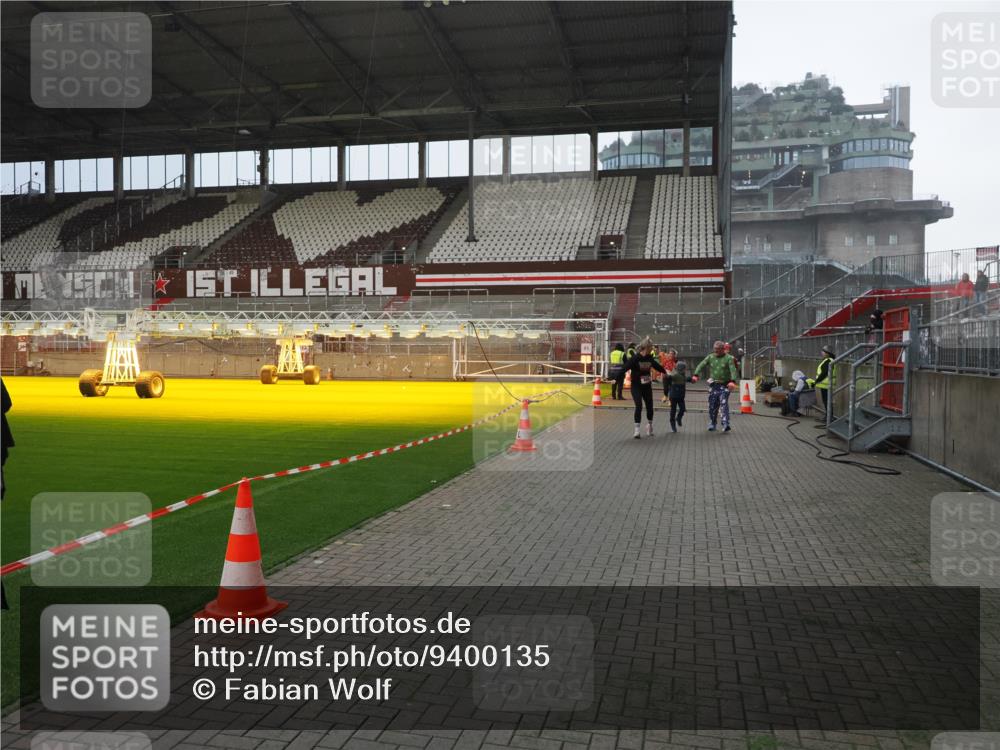 07.12.2025 - St. Pauli X-Mass-Run No. 15 Fabian Wolf http://msf.ph/oto/9400135 07.12.2025 11:05:03 Ziel 117, 128, 200, 201, 889, 1152, 1212, 1411, 4562, 4566, 4568, 4572, 4573, 4575, 4577, 4578 meine-sportfotos.de