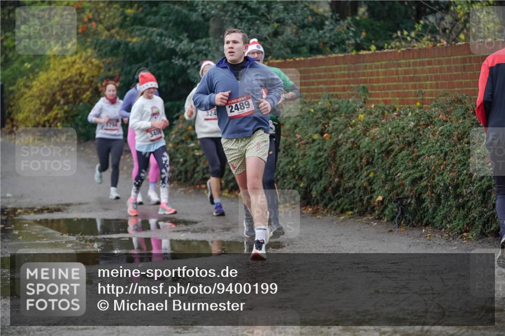 07.12.2025 - St. Pauli X-Mass-Run No. 15 Michael Burmester http://msf.ph/oto/9400199 07.12.2025 10:20:49 Laufen 324, 15, 2489 meine-sportfotos.de