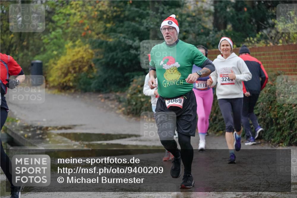 07.12.2025 - St. Pauli X-Mass-Run No. 15 Michael Burmester http://msf.ph/oto/9400209 07.12.2025 10:20:52 Laufen 3069, 3118, 3244 meine-sportfotos.de