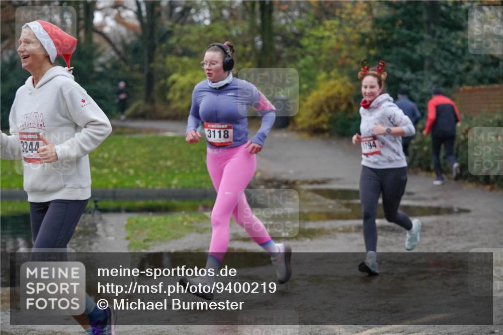 07.12.2025 - St. Pauli X-Mass-Run No. 15 Michael Burmester http://msf.ph/oto/9400219 07.12.2025 10:20:55 Laufen 3244, 3118, 1794 meine-sportfotos.de
