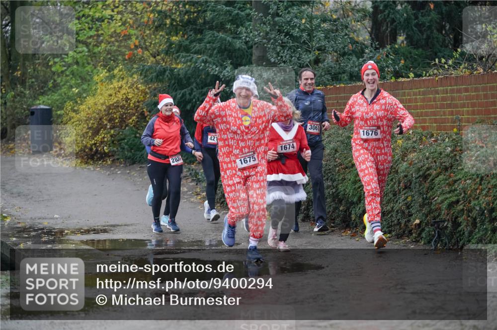 07.12.2025 - St. Pauli X-Mass-Run No. 15 Michael Burmester http://msf.ph/oto/9400294 07.12.2025 10:21:33 Laufen 421, 2827, 1675, 10, 10, 1674, 3061, 1676 meine-sportfotos.de