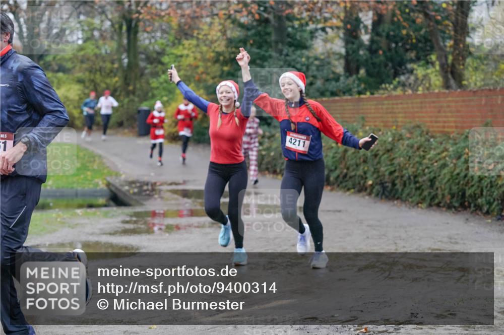 07.12.2025 - St. Pauli X-Mass-Run No. 15 Michael Burmester http://msf.ph/oto/9400314 07.12.2025 10:21:38 Laufen 15, 1, 4211 meine-sportfotos.de