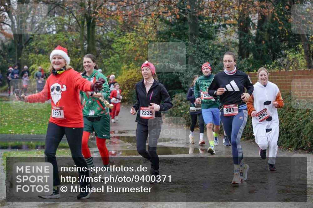 07.12.2025 - St. Pauli X-Mass-Run No. 15 Michael Burmester http://msf.ph/oto/9400371 07.12.2025 10:22:00 Laufen 1651, 2335, 242, 981, 3382 meine-sportfotos.de