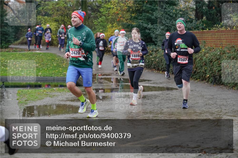 07.12.2025 - St. Pauli X-Mass-Run No. 15 Michael Burmester http://msf.ph/oto/9400379 07.12.2025 10:22:02 Laufen 2420, 2524, 1889, 2507 meine-sportfotos.de