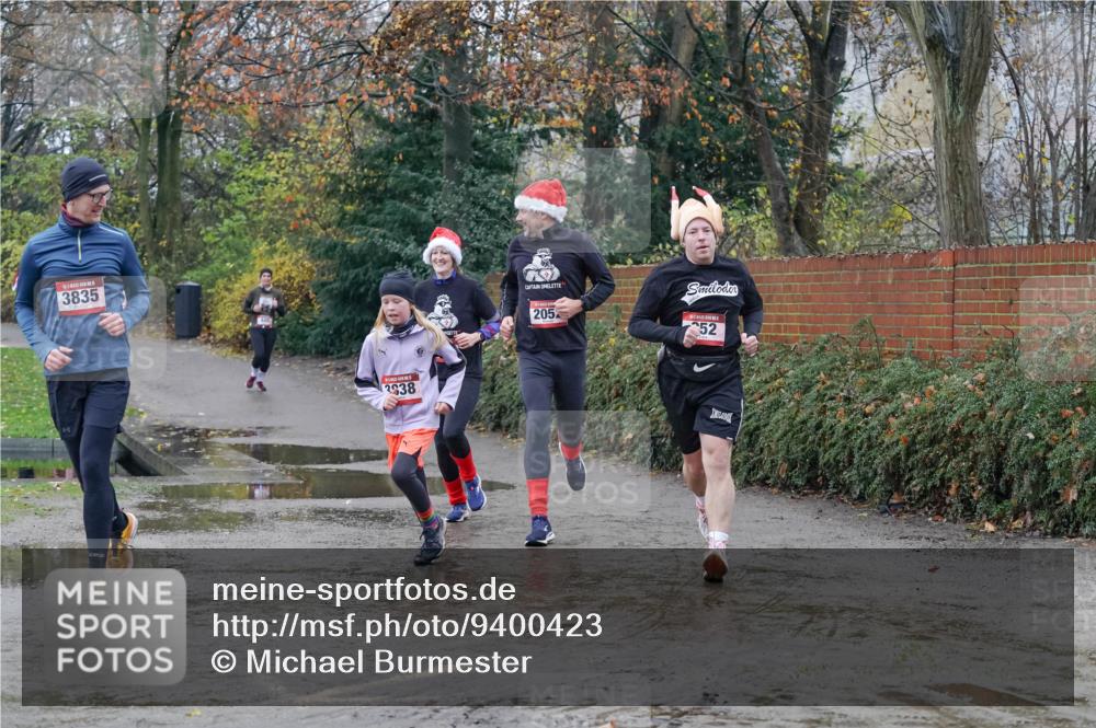 07.12.2025 - St. Pauli X-Mass-Run No. 15 Michael Burmester http://msf.ph/oto/9400423 07.12.2025 10:22:15 Laufen 3835, 3938, 205, 52 meine-sportfotos.de