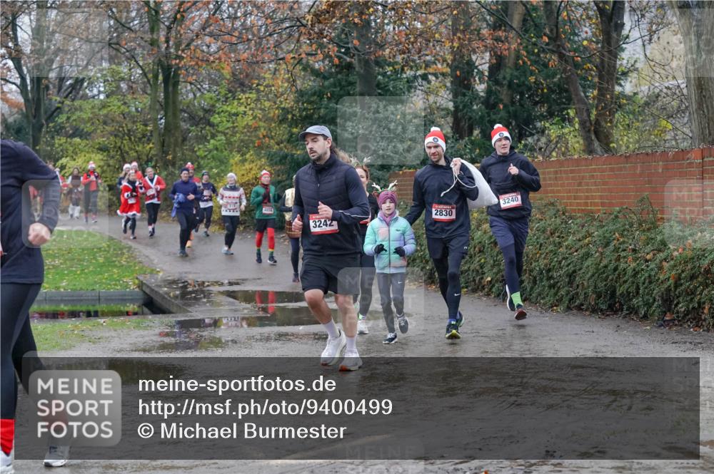 07.12.2025 - St. Pauli X-Mass-Run No. 15 Michael Burmester http://msf.ph/oto/9400499 07.12.2025 10:22:39 Laufen 4854, 3240, 2830, 3242 meine-sportfotos.de