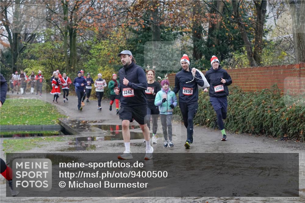 07.12.2025 - St. Pauli X-Mass-Run No. 15 Michael Burmester http://msf.ph/oto/9400500 07.12.2025 10:22:39 Laufen 3242, 2830, 3240 meine-sportfotos.de