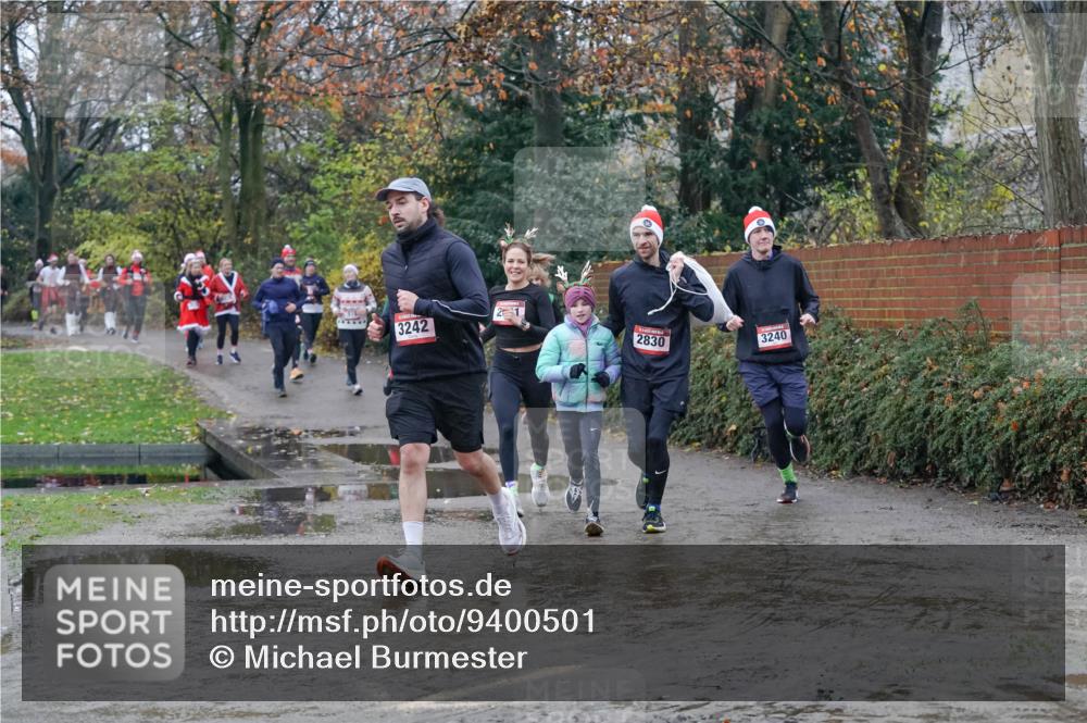 07.12.2025 - St. Pauli X-Mass-Run No. 15 Michael Burmester http://msf.ph/oto/9400501 07.12.2025 10:22:39 Laufen 3242, 2830, 3240 meine-sportfotos.de
