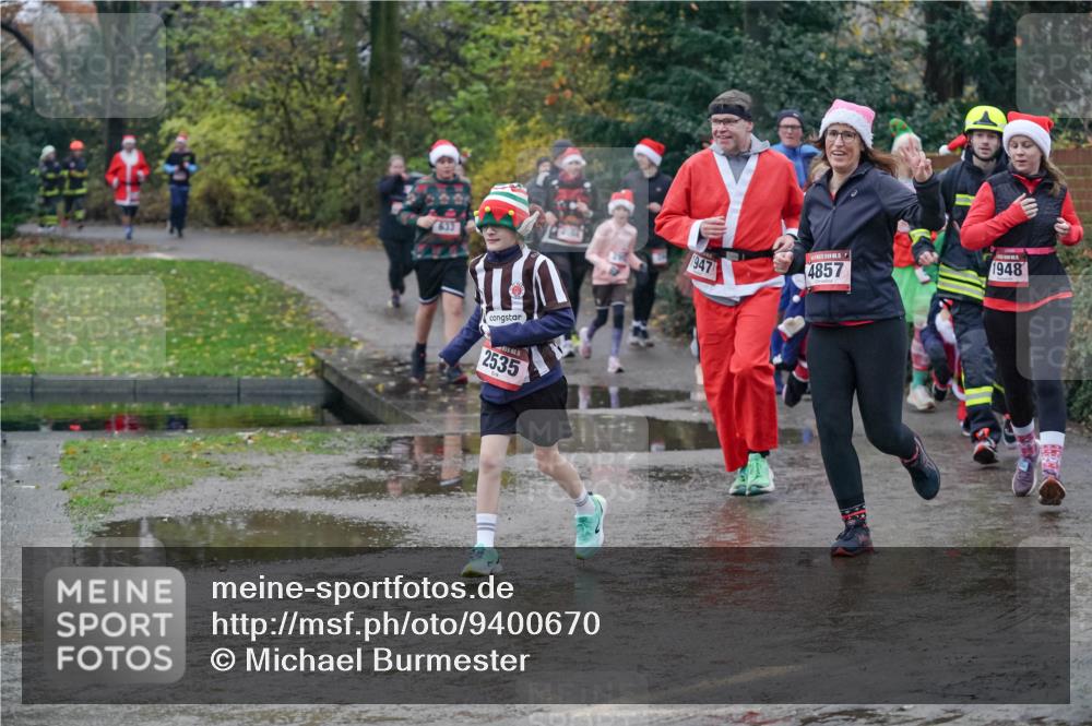 07.12.2025 - St. Pauli X-Mass-Run No. 15 Michael Burmester http://msf.ph/oto/9400670 07.12.2025 10:23:24 Laufen 633, 2535, 1947, 4857, 1948 meine-sportfotos.de