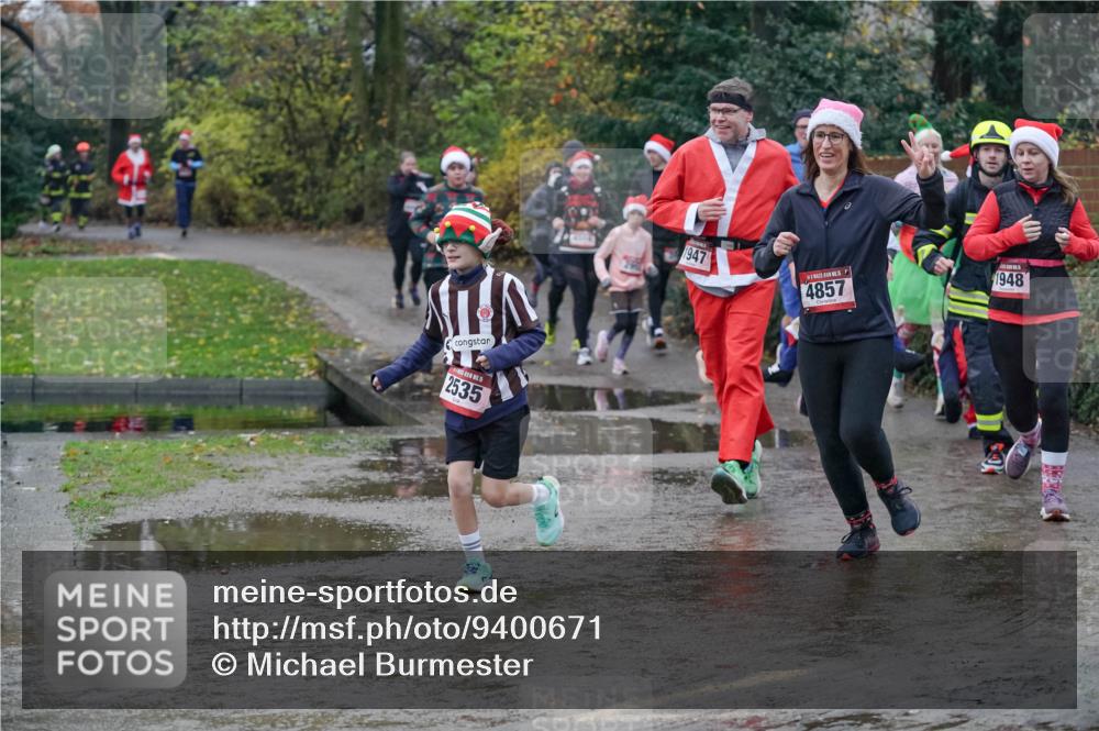 07.12.2025 - St. Pauli X-Mass-Run No. 15 Michael Burmester http://msf.ph/oto/9400671 07.12.2025 10:23:24 Laufen 2535, 1947, 4857, 1948 meine-sportfotos.de