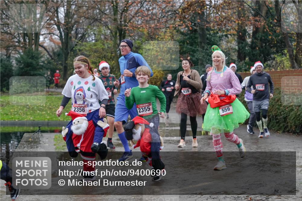 07.12.2025 - St. Pauli X-Mass-Run No. 15 Michael Burmester http://msf.ph/oto/9400690 07.12.2025 10:23:28 Laufen 2356, 3, 12, 2355, 639, 559, 2950 meine-sportfotos.de