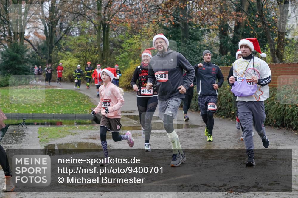 07.12.2025 - St. Pauli X-Mass-Run No. 15 Michael Burmester http://msf.ph/oto/9400701 07.12.2025 10:23:30 Laufen 2955, 2950, 4594, 406, 71 meine-sportfotos.de