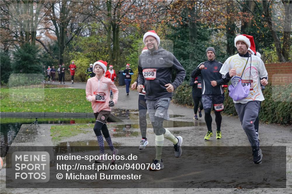07.12.2025 - St. Pauli X-Mass-Run No. 15 Michael Burmester http://msf.ph/oto/9400703 07.12.2025 10:23:30 Laufen 5, 2950, 0, 15, 406, 15, 1871 meine-sportfotos.de