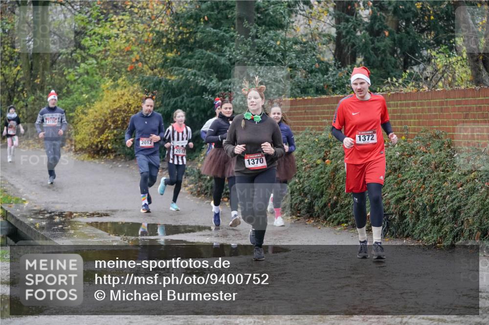 07.12.2025 - St. Pauli X-Mass-Run No. 15 Michael Burmester http://msf.ph/oto/9400752 07.12.2025 10:23:43 Laufen 2012, 2013, 1370, 1372 meine-sportfotos.de