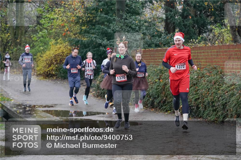 07.12.2025 - St. Pauli X-Mass-Run No. 15 Michael Burmester http://msf.ph/oto/9400753 07.12.2025 10:23:43 Laufen 2012, 2013, 1370, 2337, 1372 meine-sportfotos.de