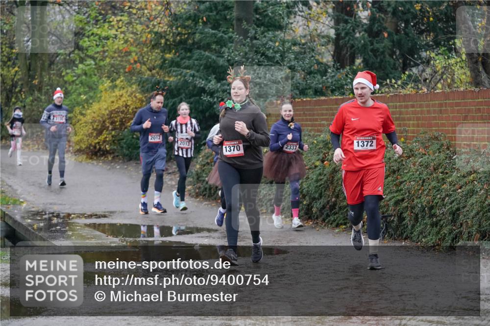 07.12.2025 - St. Pauli X-Mass-Run No. 15 Michael Burmester http://msf.ph/oto/9400754 07.12.2025 10:23:43 Laufen 2012, 2013, 1370, 2337, 1372 meine-sportfotos.de