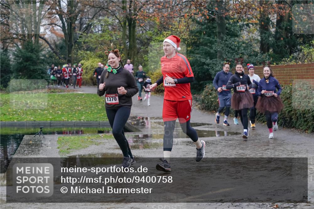 07.12.2025 - St. Pauli X-Mass-Run No. 15 Michael Burmester http://msf.ph/oto/9400758 07.12.2025 10:23:45 Laufen 2336, 860, 2337, 1370 meine-sportfotos.de