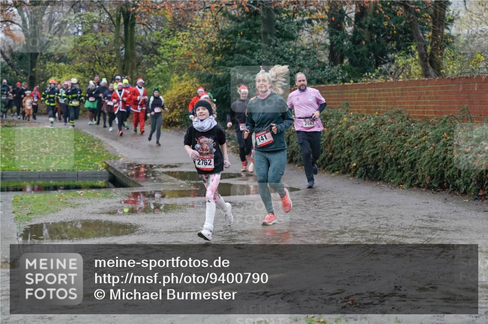 07.12.2025 - St. Pauli X-Mass-Run No. 15 Michael Burmester http://msf.ph/oto/9400790 07.12.2025 10:23:52 Laufen 2762, 141, 2563 meine-sportfotos.de