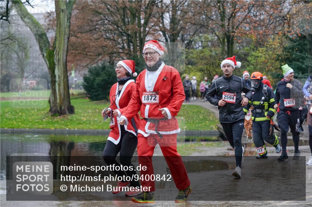 07.12.2025 - St. Pauli X-Mass-Run No. 15 Michael Burmester http://msf.ph/oto/9400842 07.12.2025 10:24:04 Laufen 5, 1872, 2594, 2459, 233 meine-sportfotos.de