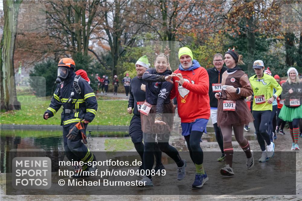 07.12.2025 - St. Pauli X-Mass-Run No. 15 Michael Burmester http://msf.ph/oto/9400849 07.12.2025 10:24:06 Laufen 233, 238, 571, 1301, 1421, 4876 meine-sportfotos.de