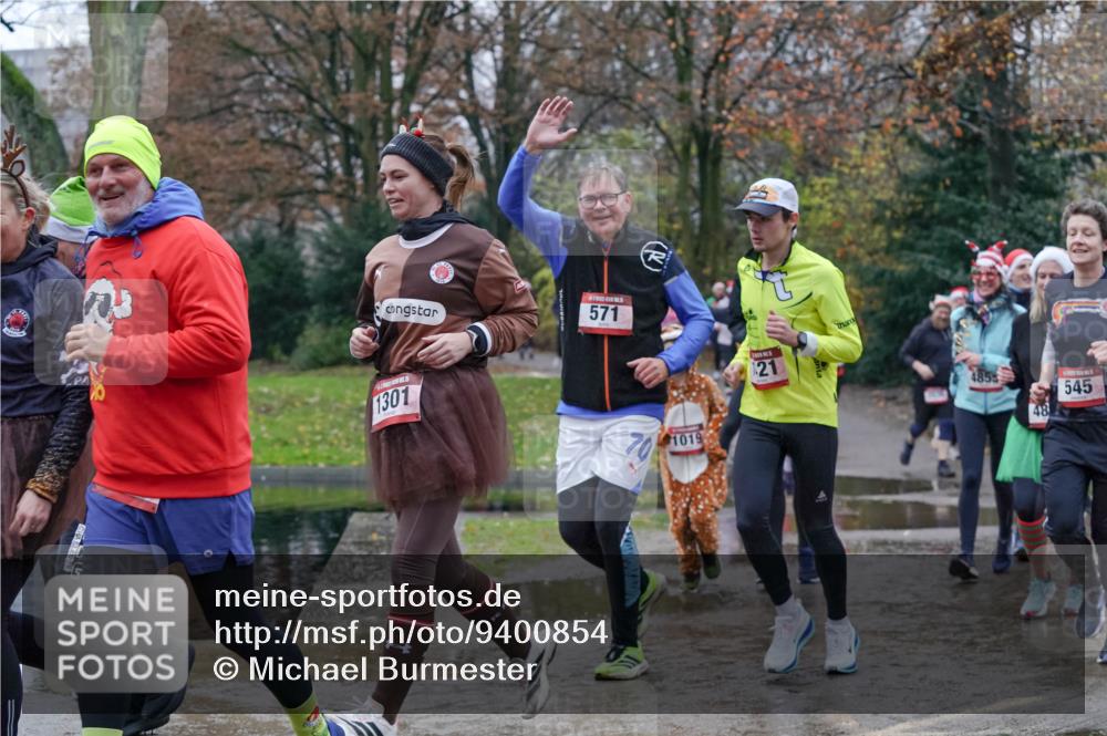 07.12.2025 - St. Pauli X-Mass-Run No. 15 Michael Burmester http://msf.ph/oto/9400854 07.12.2025 10:24:07 Laufen 1301, 571, 1019, 21, 4855, 48, 545 meine-sportfotos.de