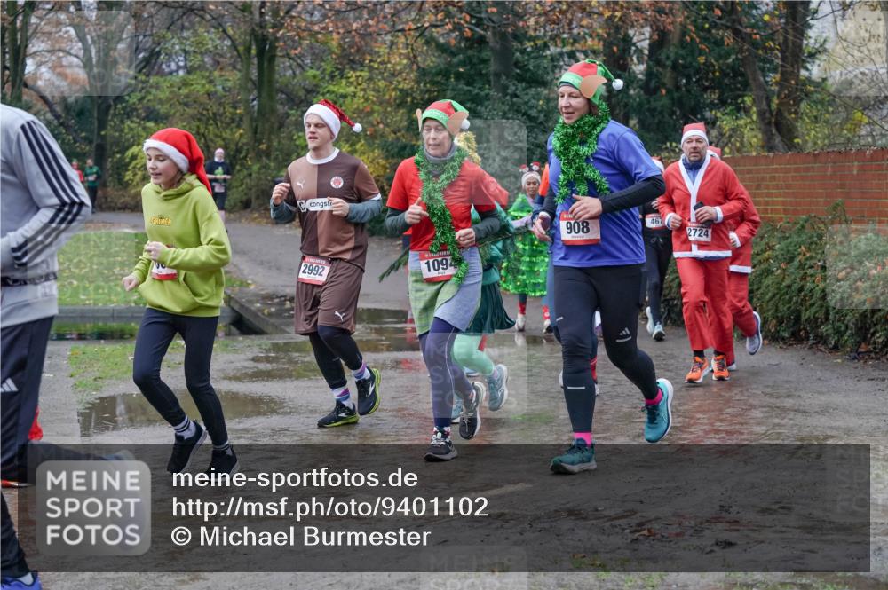 07.12.2025 - St. Pauli X-Mass-Run No. 15 Michael Burmester http://msf.ph/oto/9401102 07.12.2025 10:25:03 Laufen 2992, 1092, 908, 467, 2724 meine-sportfotos.de