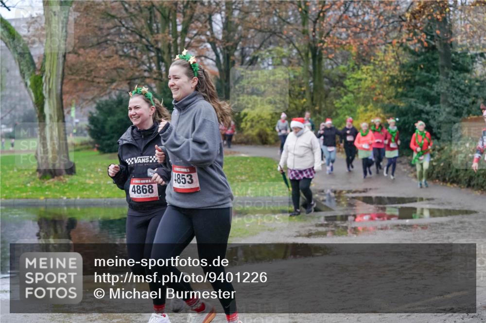 07.12.2025 - St. Pauli X-Mass-Run No. 15 Michael Burmester http://msf.ph/oto/9401226 07.12.2025 10:25:39 Laufen 4868, 4853 meine-sportfotos.de