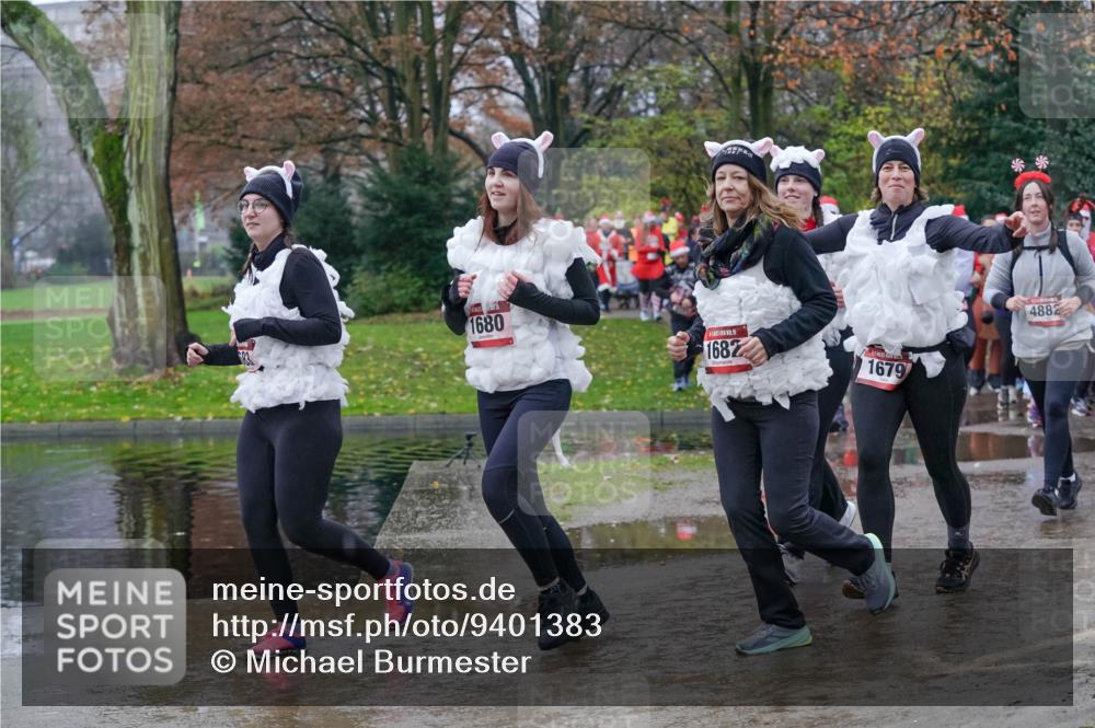 07.12.2025 - St. Pauli X-Mass-Run No. 15 Michael Burmester http://msf.ph/oto/9401383 07.12.2025 10:26:17 Laufen 1680, 1682, 1679, 4882 meine-sportfotos.de
