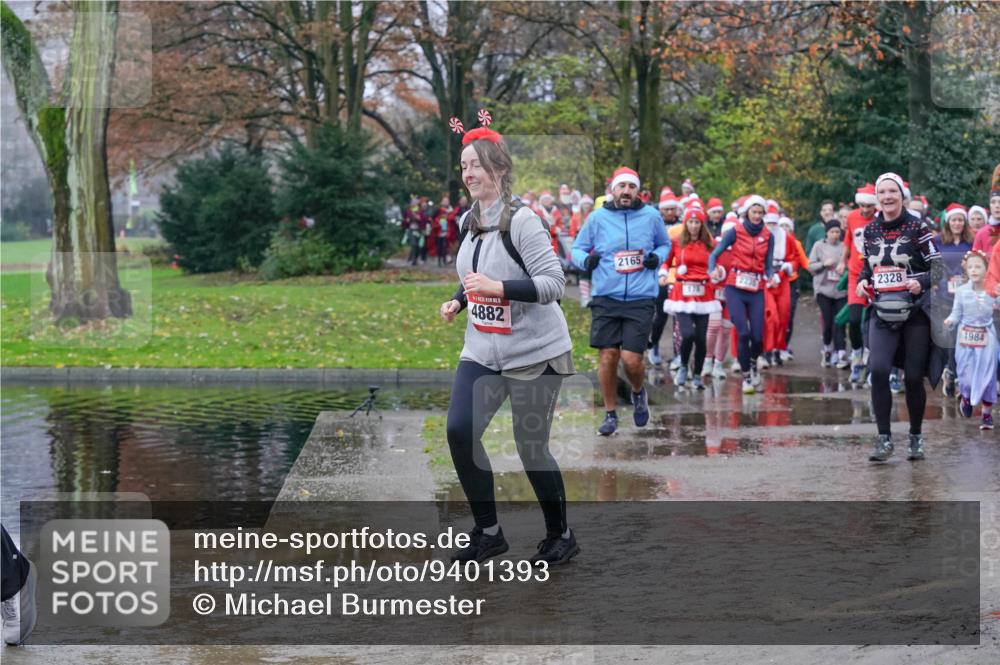 07.12.2025 - St. Pauli X-Mass-Run No. 15 Michael Burmester http://msf.ph/oto/9401393 07.12.2025 10:26:19 Laufen 4882, 2165, 2328, 1984 meine-sportfotos.de