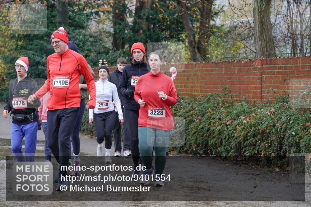 07.12.2025 - St. Pauli X-Mass-Run No. 15 Michael Burmester http://msf.ph/oto/9401554 07.12.2025 10:26:56 Laufen 4478, 15, 2538, 37, 5, 3228 meine-sportfotos.de