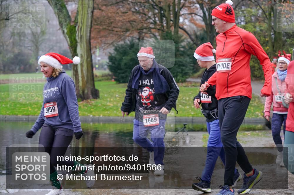 07.12.2025 - St. Pauli X-Mass-Run No. 15 Michael Burmester http://msf.ph/oto/9401566 07.12.2025 10:26:59 Laufen 2959, 478, 1689, 25 meine-sportfotos.de